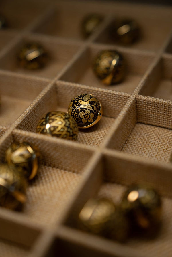 老舗アトリエ、アンフラマ工房が制作するボールクラスプ