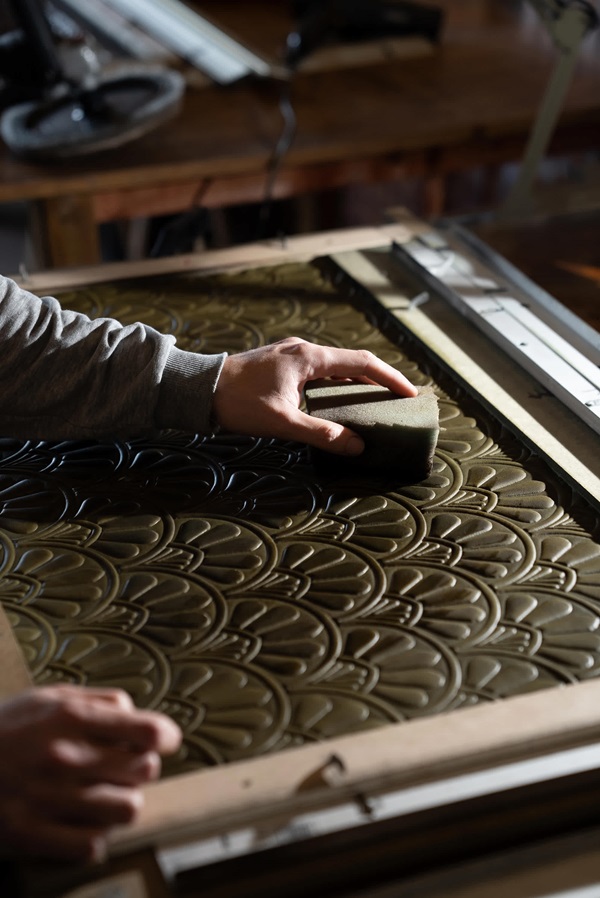 クエロ･ガダミース社が手掛けた特別なモチーフの型押しレザー