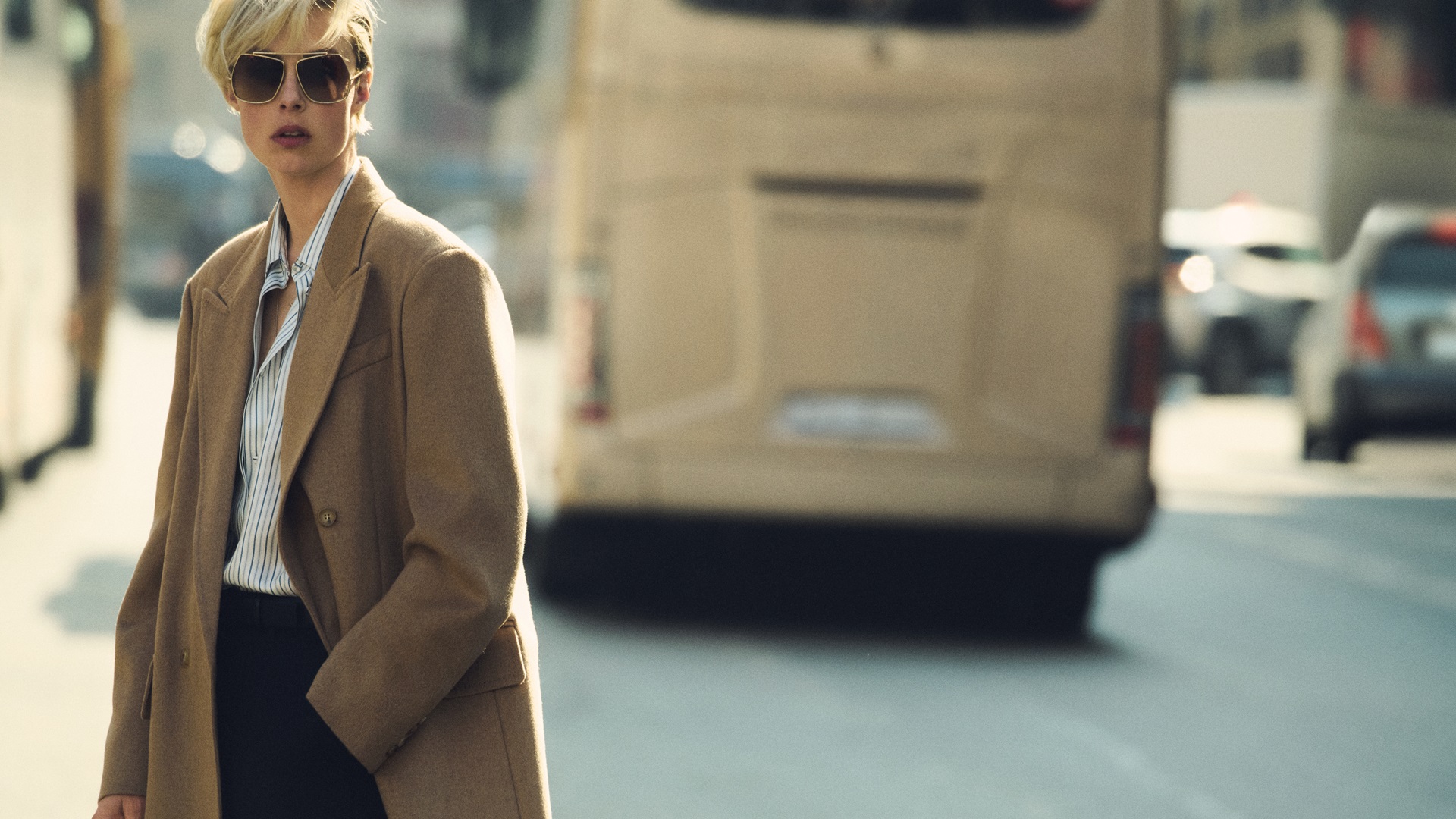 綺麗‼️ロゴプレート付き✨ふんわりショートジャケット 上品ネイビー✨マックスマーラ 2025年秋冬広告キャンペーン | マックスマーラ公式サイト