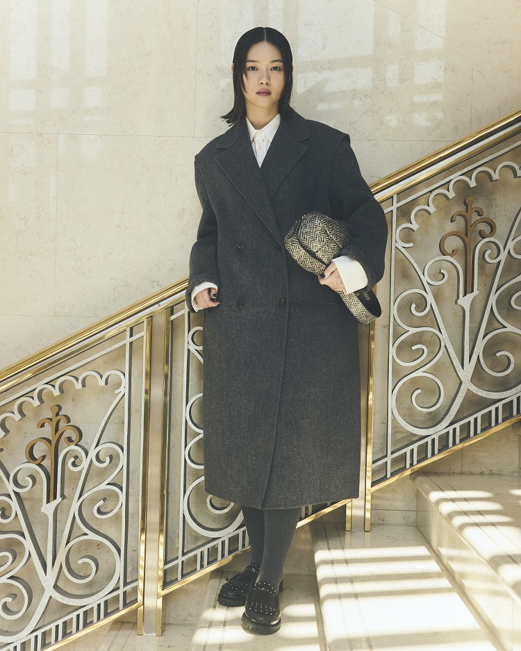 美品✨　マックスマーラ　テーラードジャケット　伸縮性　ウール混　黒　最高級白タグ MaxMara マックスマーラ 白タグ ダブル ストレッチ テーラード